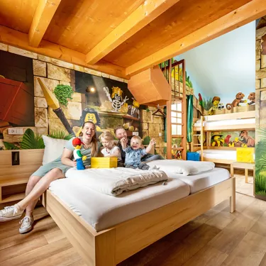 Unterkünfte - LEGOLAND Feriendorf Themenzimmer Abenteurer 6 Bett
