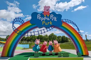 Peppa Wutz und Familie im PEPPA PIG Park
