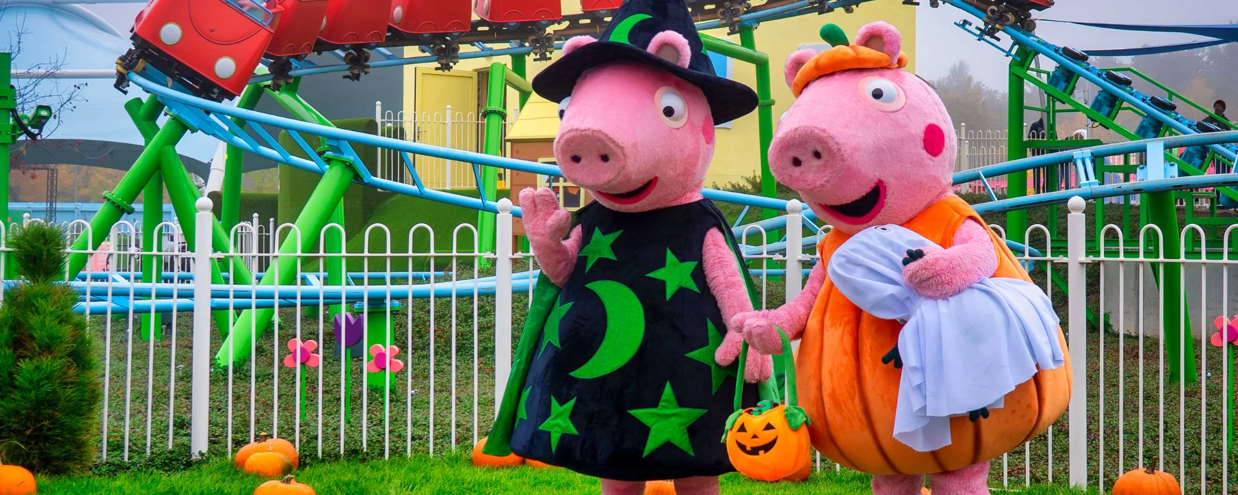 PEPPA PIG Park Halloween with Peppa and George