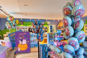 Peppa Halloween-Postkarte in Herrn Fuchs‘ Laden